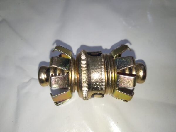 HOSE CONNECTOR METAL CH40