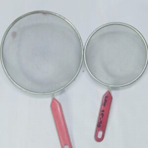 STRAINER METAL WITH HANDLE ASSORTED SIZE