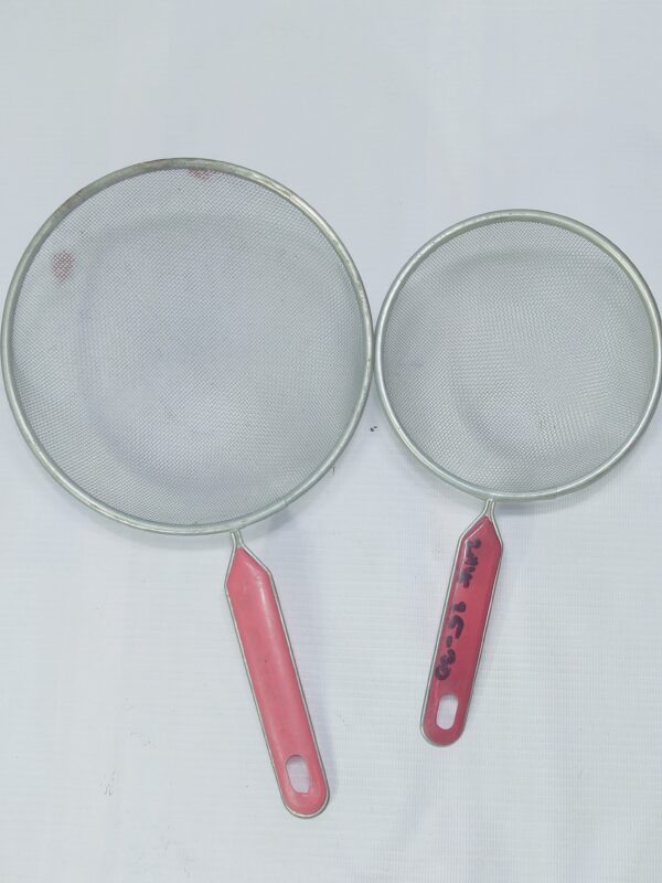 STRAINER METAL WITH HANDLE ASSORTED SIZE