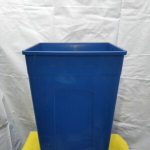 TRUSH CAN WITH COVER
