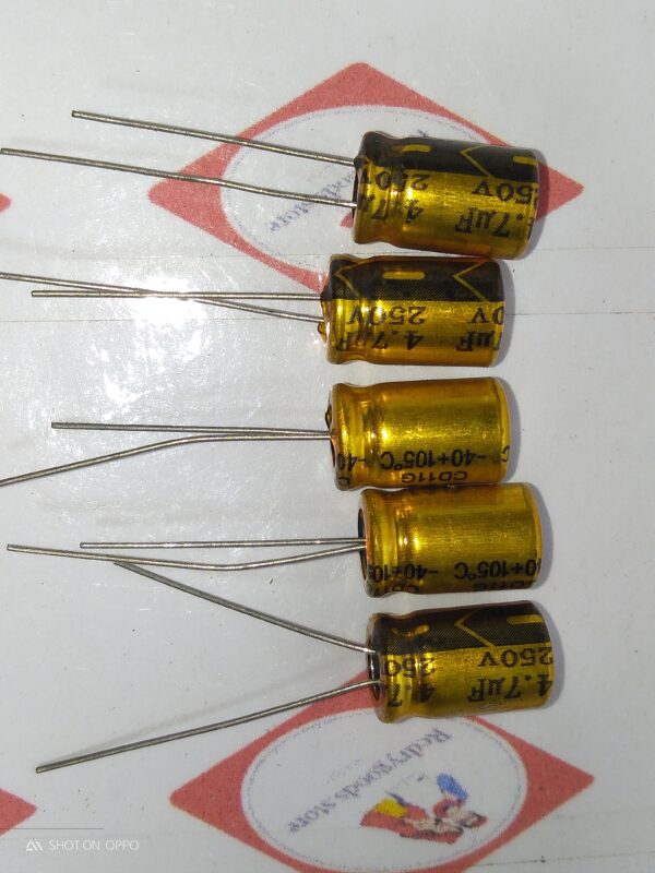 CAPACITOR 4.7UF 250V
