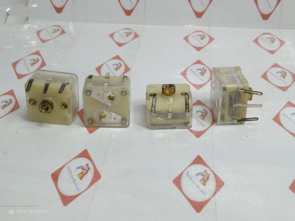 VARIABLE AM/FM RECEIVER VA02